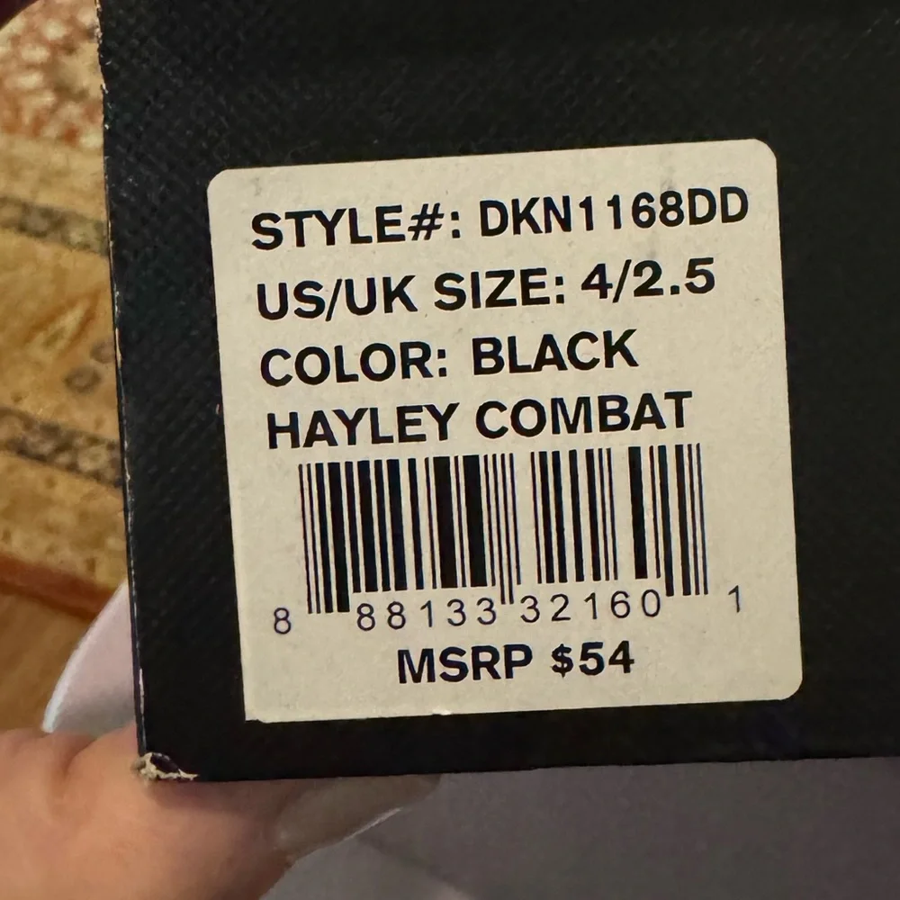 New in Box DKNY Girls Hayley Heeled Combat Boots Fall Winter Black with Silver‎